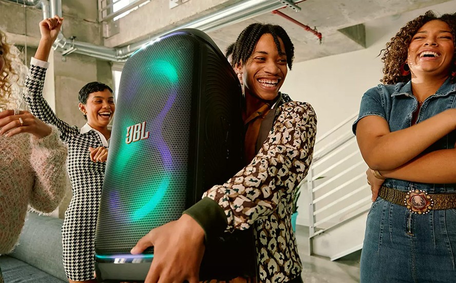 JBL PartyBox Stage 320 é boa? Preço e ficha técnica da caixa de som