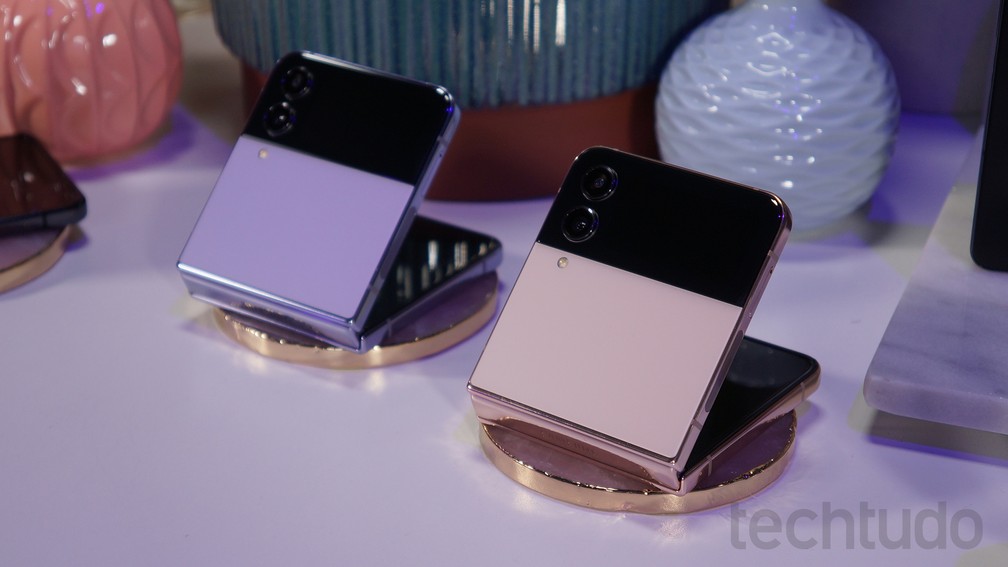 Galaxy Z Flip 4 em várias cores — Foto: Thássius Veloso/TechTudo