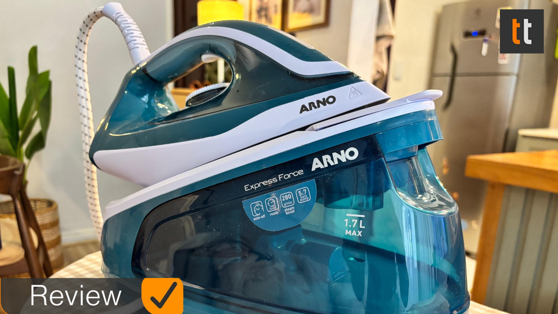Ferro Arno Express Force SSEF: potência profissional, mas é bom para você?