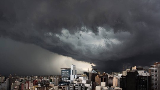 Choveu e não tirou os eletrônicos da tomada? Saiba o que fazer agora Choveu e não tirou os eletrônicos da tomada? Saiba o que fazer agora