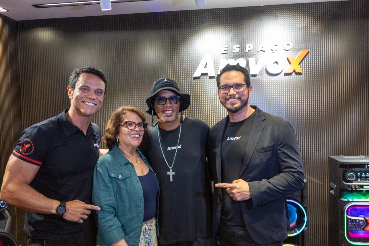 Rolê aleatório: Ronaldinho Gaúcho visita fábrica no interior da Bahia