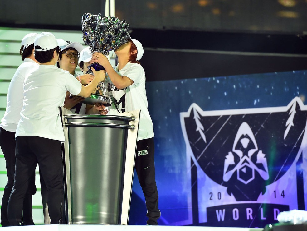 Mercedes-EQ e Riot Games homenageiam campeões mundiais de League
