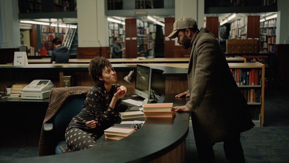 O casal de bibliotecários Emma e Apollo, protagonistas de The Changeling — Foto: Divulgação/Apple TV+