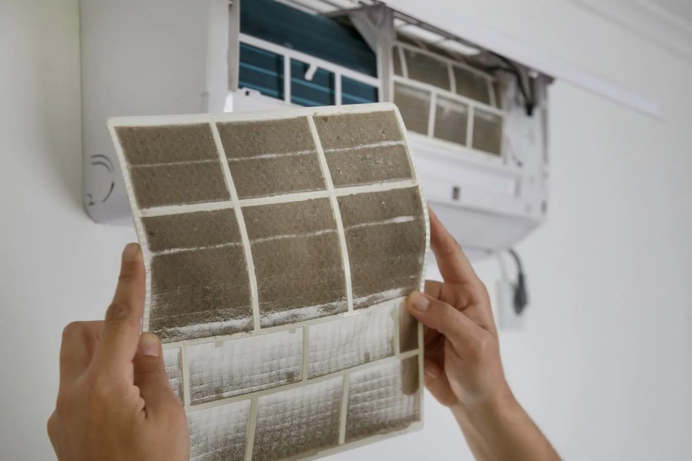 Ar-condicionados sujos produzem muito mais ruído e trazem riscos à saúde — Foto: Reprodução/Blog Central Ar
