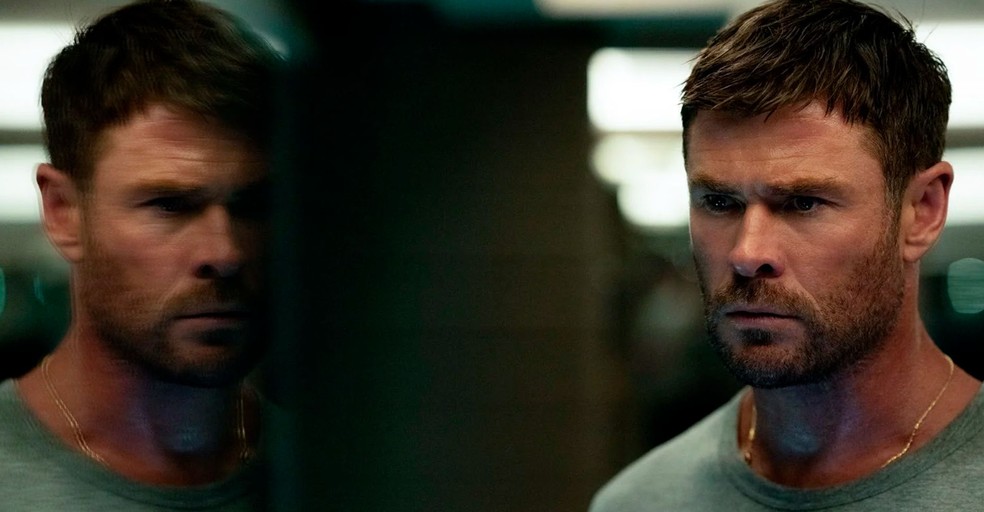Chris Hemsworth estrela o suspense policial Caminhos do crime que chega ao Prime Video dia 01 de abril — Foto: Reprodução/IMDb