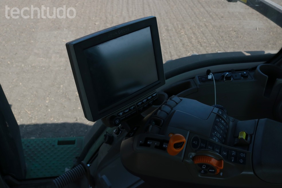 Interior do trator autônomo da John Deere — Foto: Divulgação/TechTudo