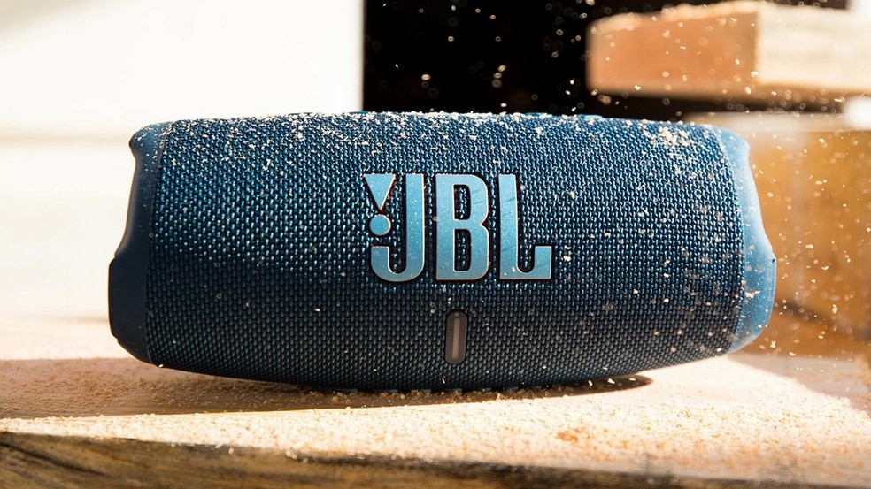 Coluna Bluetooth JBL Charge 5 (40 W - Preto)