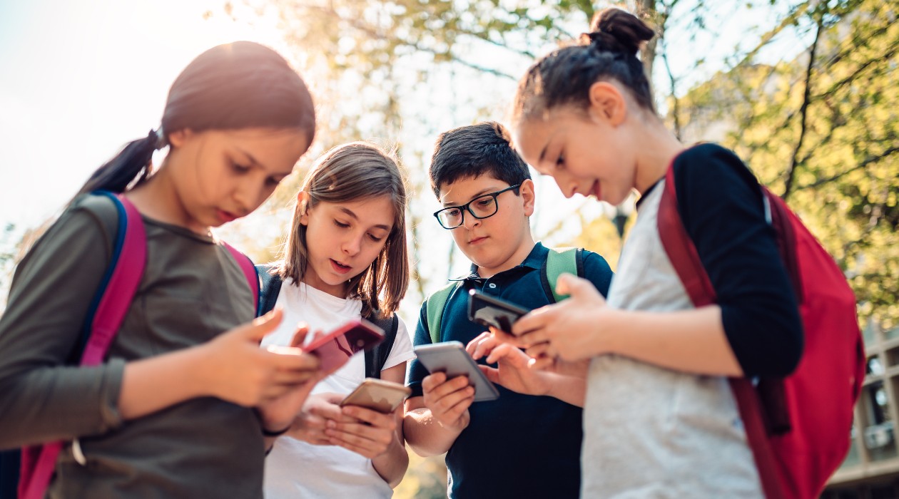 ECA Digital 2026: 7 regras que as redes terão de seguir para proteger menores