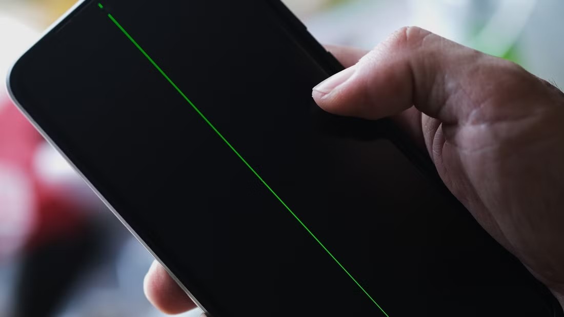 Linha verde na tela do celular Samsung: veja causas e o que fazer