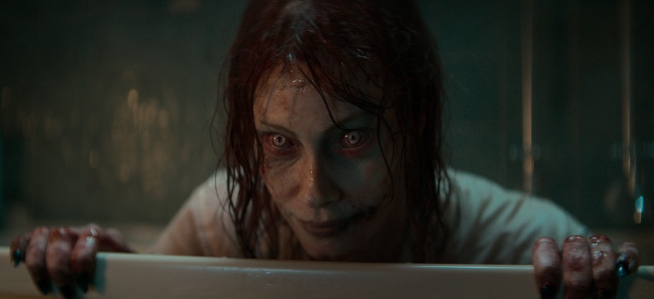 Empresa vai PAGAR mais de R$ 6 mil para alguém assistir aos filmes de terror  mais assustadores já feitos! - CinePOP