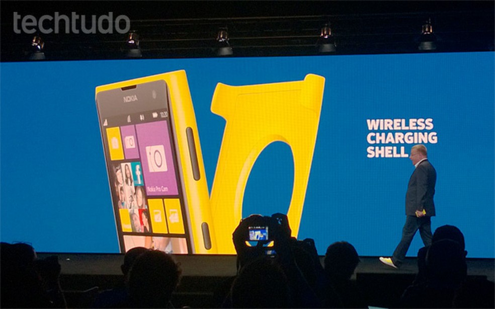 Case para carregamento sem fio do Lumia 1020 (Foto: Allan Melo/TechTudo) — Foto: TechTudo
