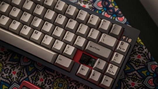Teclado com switch brown: 6 opções versáteis para jogar e trabalhar