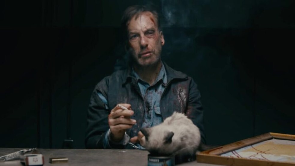 Em Anônimo, Bob Odenkirk interpreta Hutch, um homem que tem muito a esconder — Foto: Reprodução/IMDb