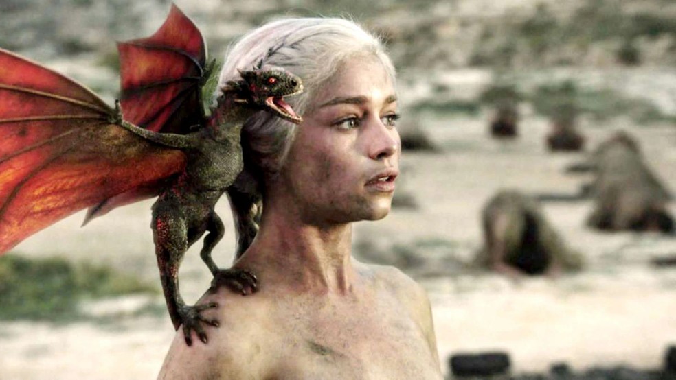 Daenerys  Targaryen é mãe de três dragões em Game Of Thrones — Foto: Divulgação/HBO