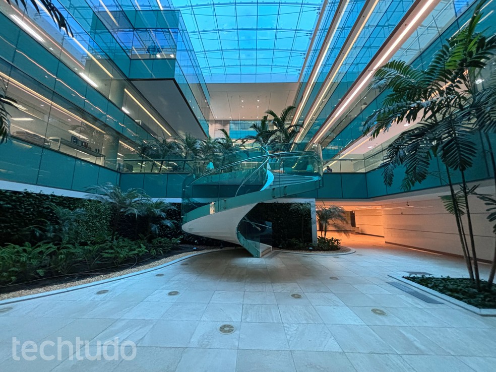 Foto da Editora Globo tirada com câmera ultrawide do iPhone 15 — Foto: Ana Letícia Loubak/TechTudo
