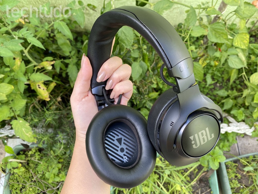Review JBL CLUB 950NC: fone tem áudio potente, mas escorrega no preço