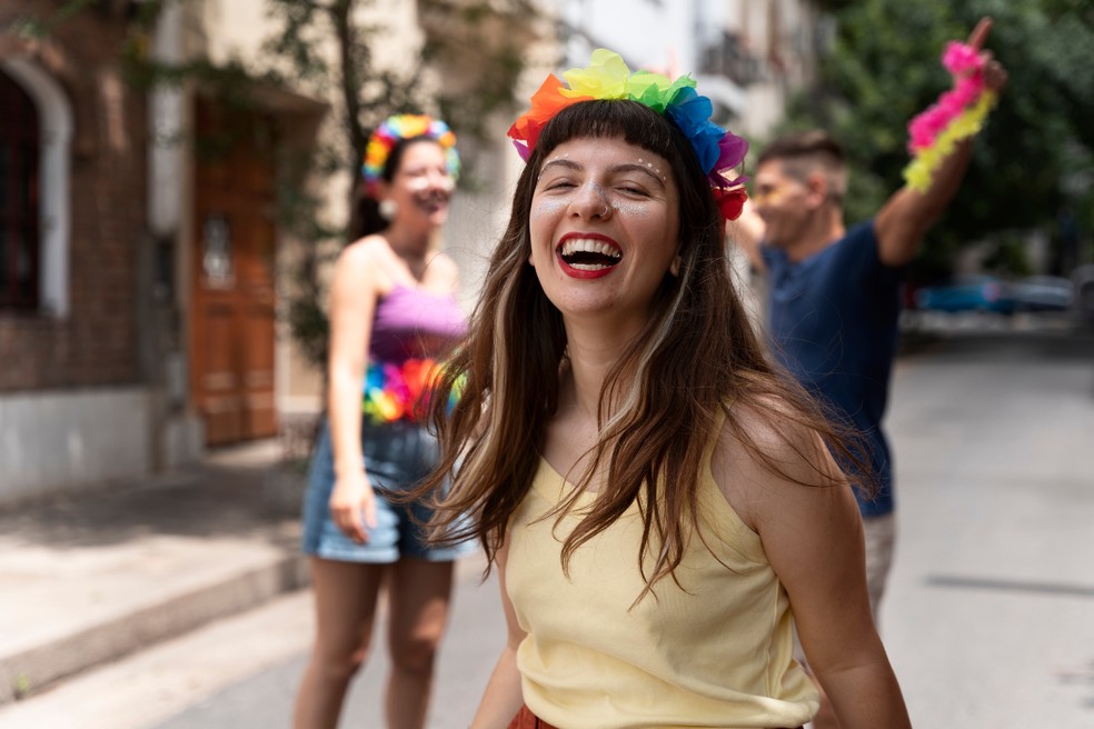 Vai pular Carnaval? Veja dicas de segurança para curtir a folia e se proteger de golpes — Foto: Reprodução/Freepik
