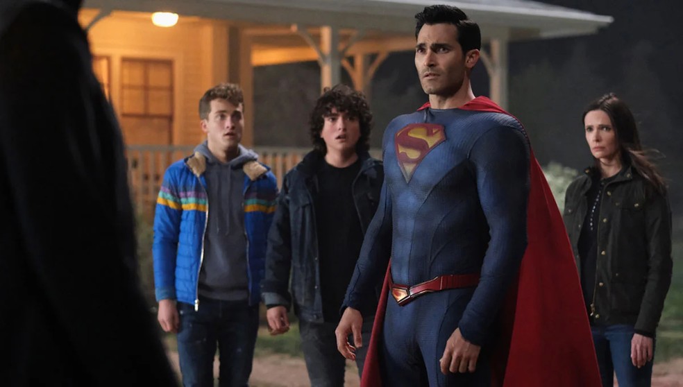 Na série Superman & Lois, o público acompanha o super-herói e sua esposa tentando criar os dois filhos adolescentes — Foto: Reprodução/IMDb