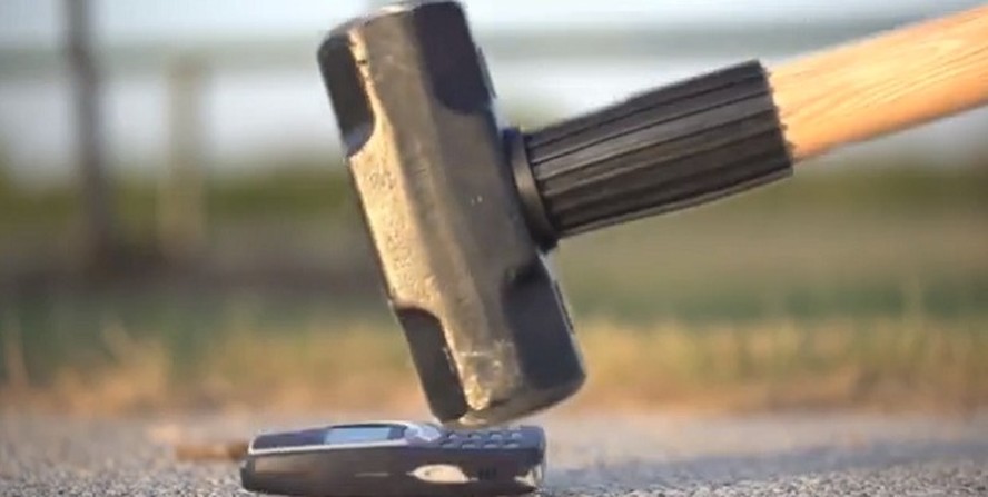 Nem martelada destruiu o Nokia 3310