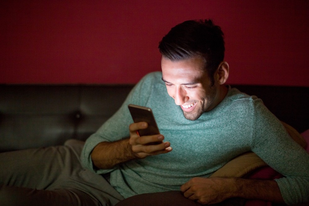 Celulares e notificações criam um "vício" no cérebro de quem usa com constância — Foto: Reprodução/Freepik