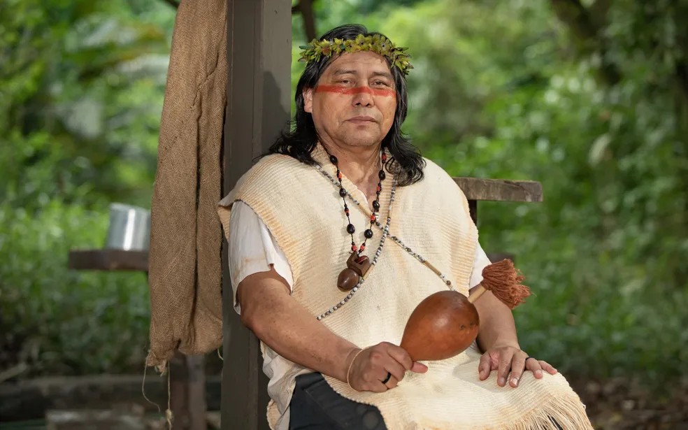 O escritor premiado Daniel Munduruku é um dos nomes indígenas presentes no elenco da novela — Foto: Reprodução/GShow