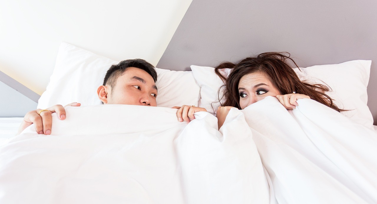 4 opções de lençol térmico 'mais baratas' para dormir sem frio