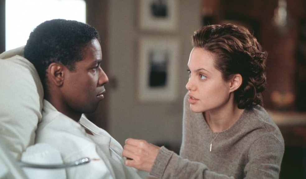 O Colecionador de Ossos (1999) é estrelado por Angelina Jolie  e Denzel Washington — Foto: Divulgação/IMDb