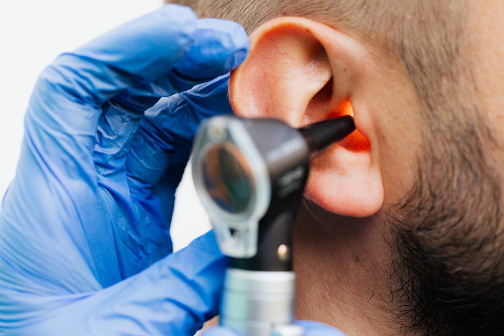 Realizar exames auditivos periodicamente é recomendado para usuários frequentes de fones de ouvido — Foto: Pexels/Karolina Grabowska