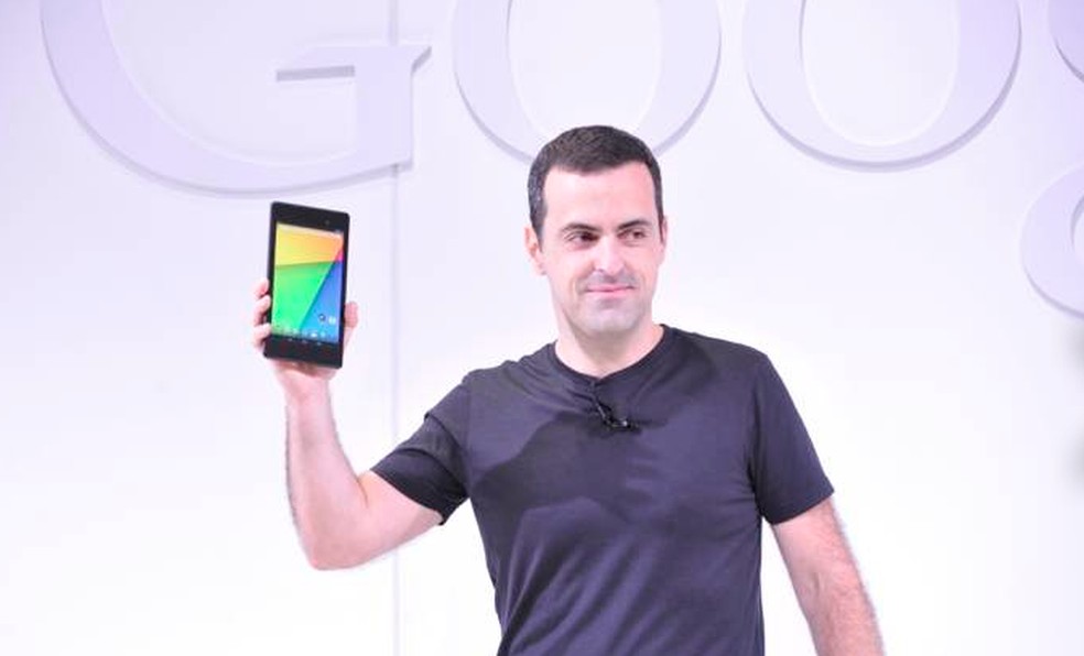 Hugo Barra, brasileiro à frente da direção de engenharia do Android, apresentou o novo Nexus 7 (Foto: Reprodução/Engadget) — Foto: TechTudo