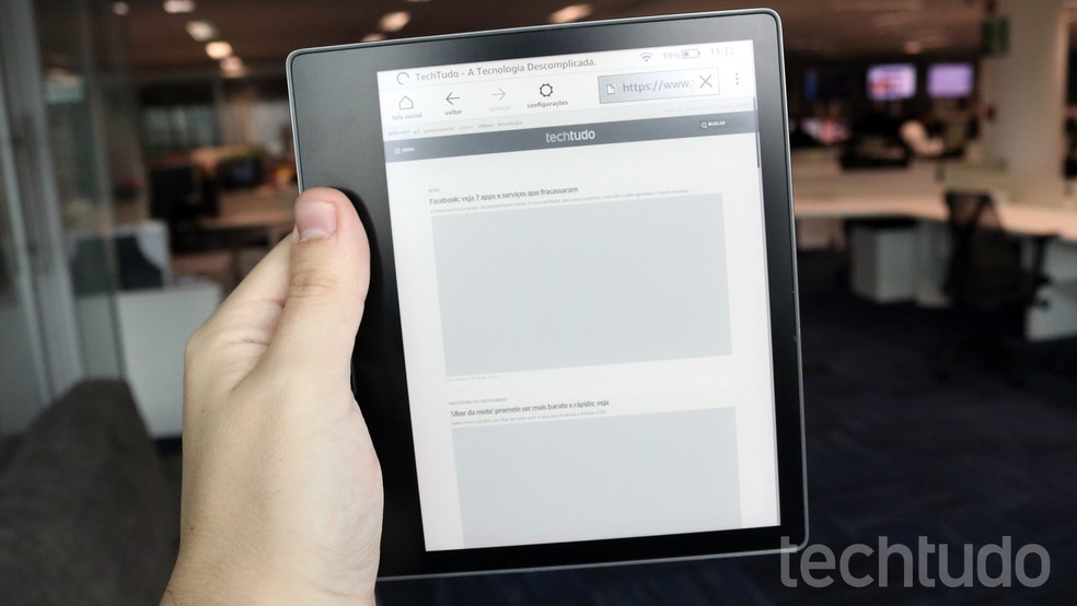 Kindle Oasis é a opção mais cara — Foto: Bruno De Blasi/TechTudo