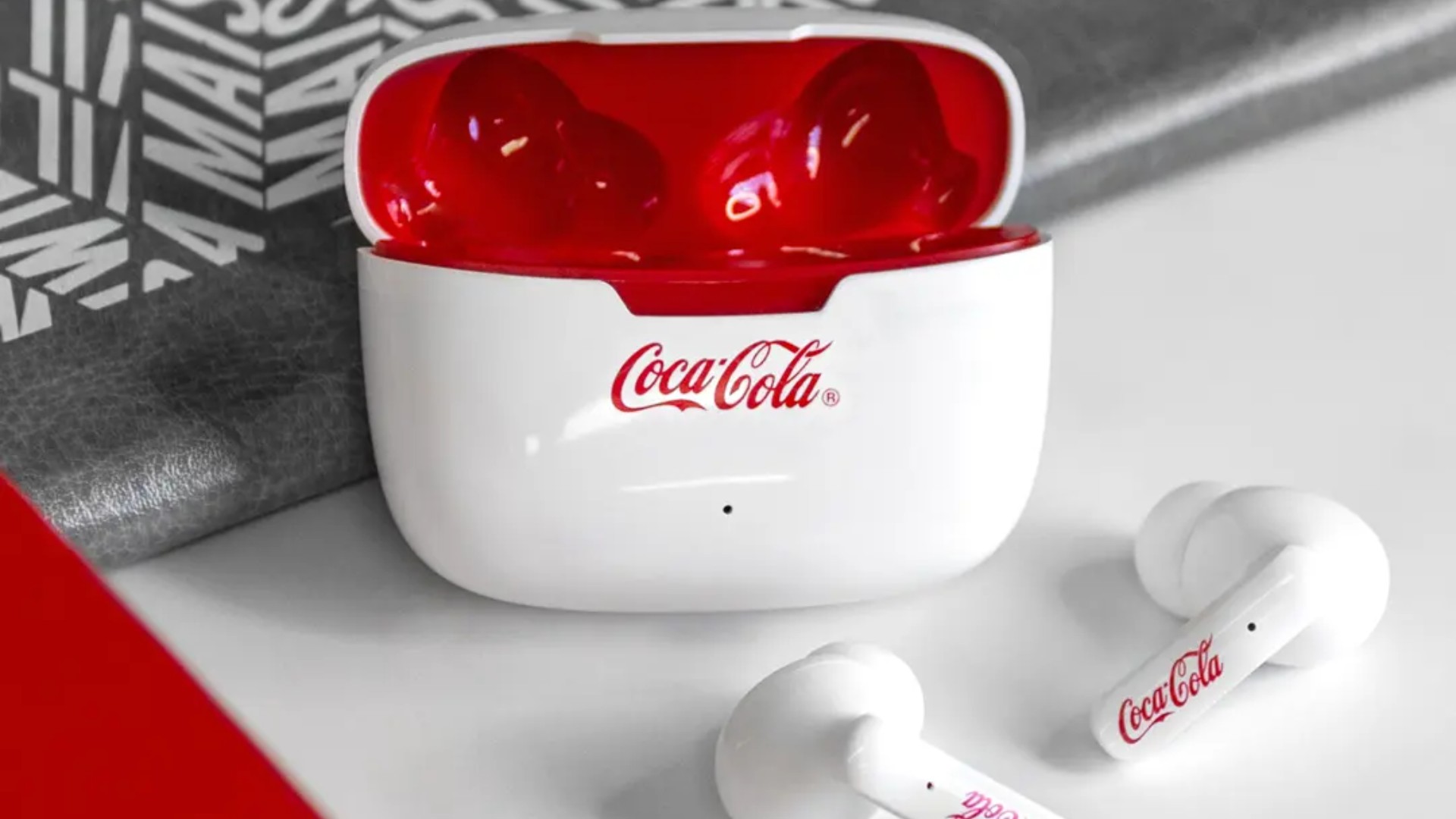 Fone da Coca-Cola? Veja eletrônicos oficiais da marca para comprar