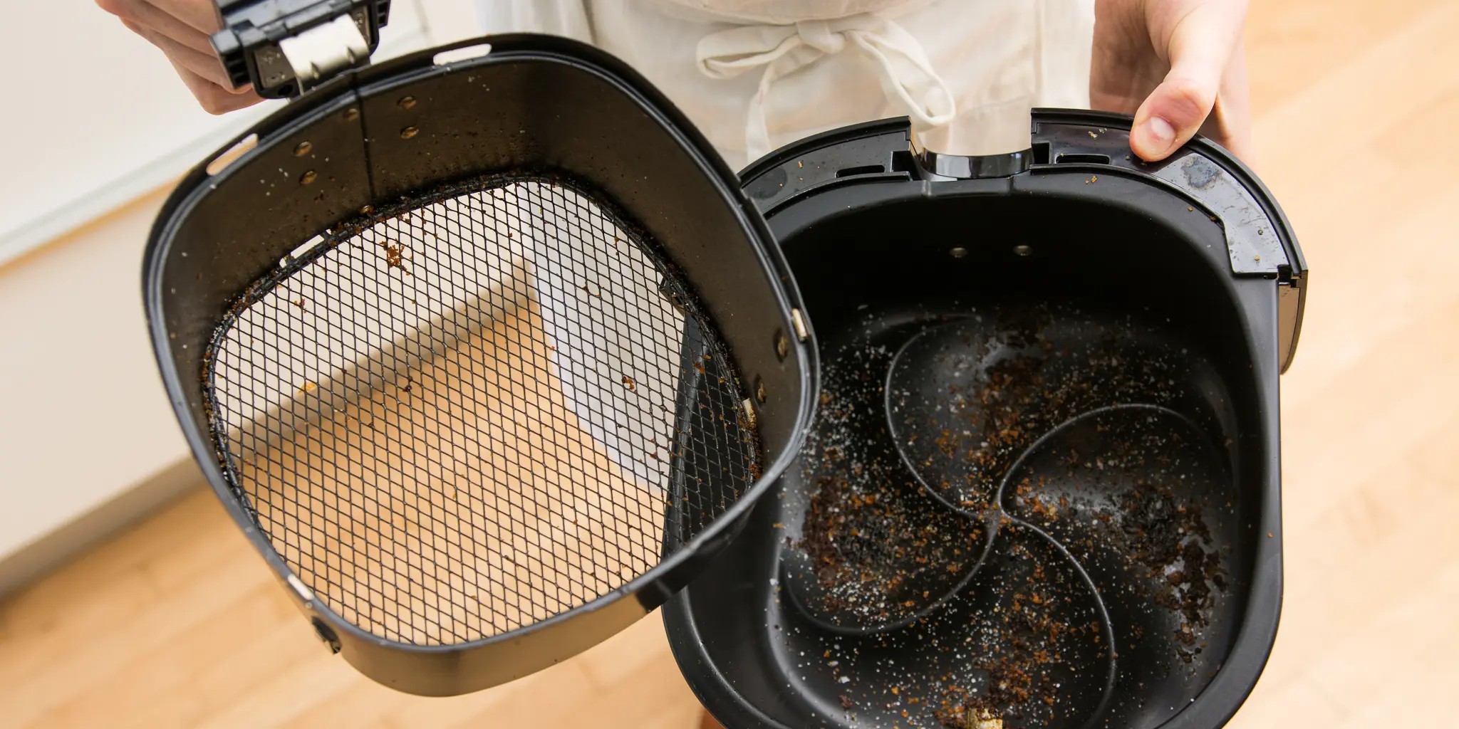 O que acontece se você usar a air fryer suja? Especialistas explicam riscos