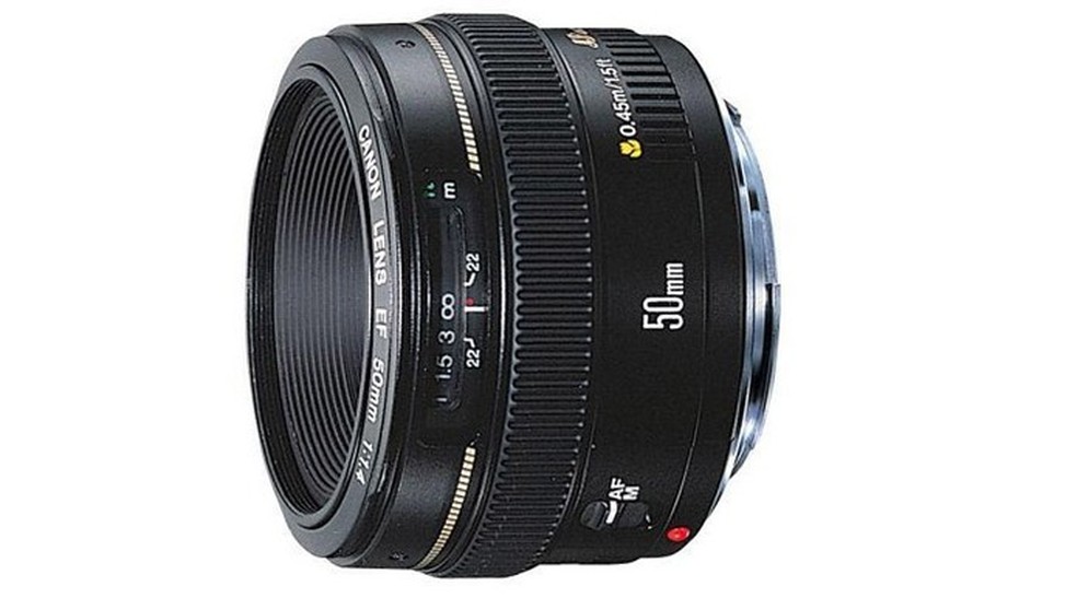 Canon EF 50MM F/1.4 USM, lentes prime são mais compactas. (Foto: Adriano Hamaguchi/TechTudo) — Foto: TechTudo