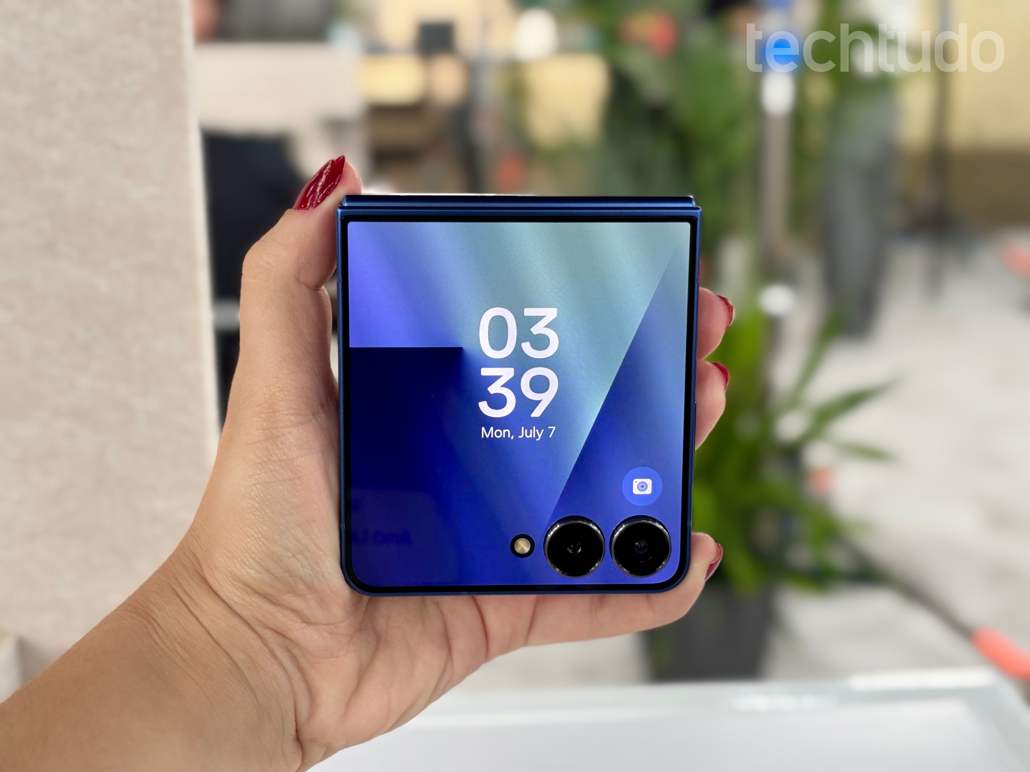 Galaxy Z Flip 7 chega ao Brasil com tela externa maior; veja preço