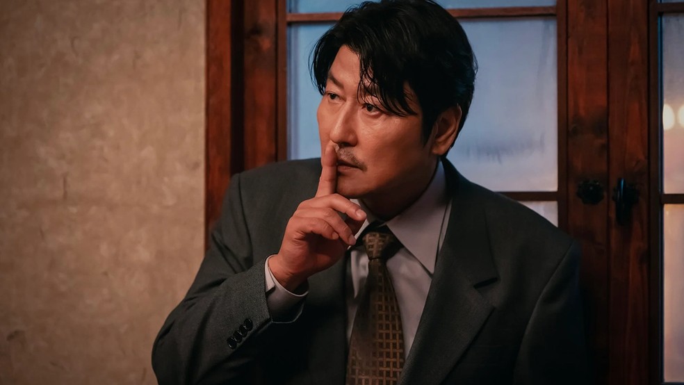 Tio Samsik traz o astro Song Kang-ho, de Parasita, para o elenco da série dramática — Foto: Divulgação/Disney+