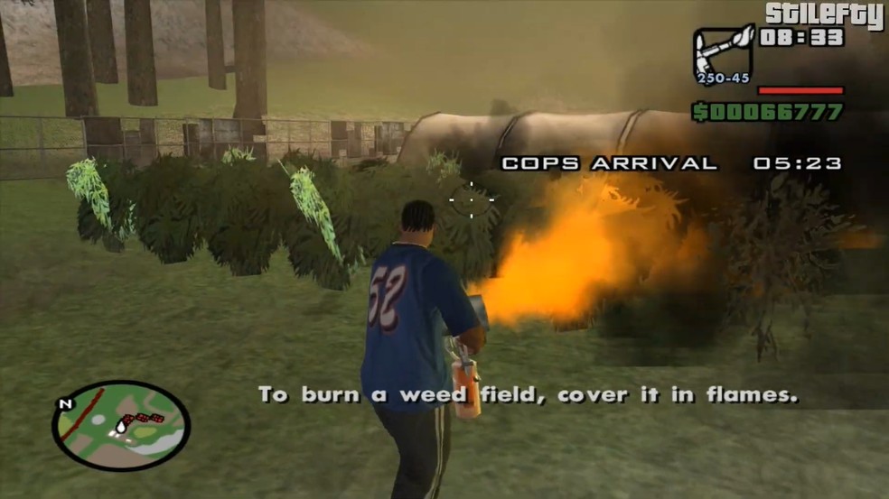 CJ queimando a plantação de maconha em GTA: San Andreas — Foto: Reprodução/Stilefty