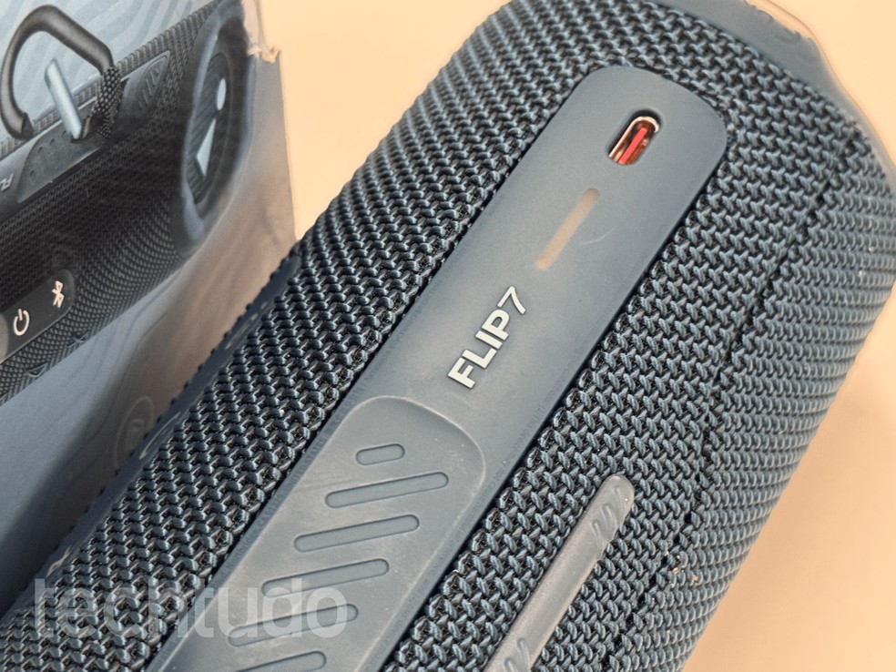 JBL Flip 7 em review: caixinha tem som potente e bateria de longa