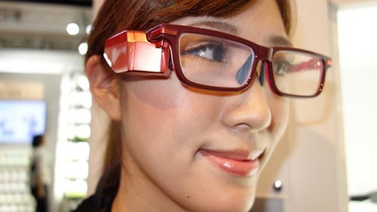 Google cria óculos smart que fazem tradução simultânea