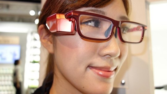 Toshiba projeta óculos inteligente para ser o 'rival' do Google Glass