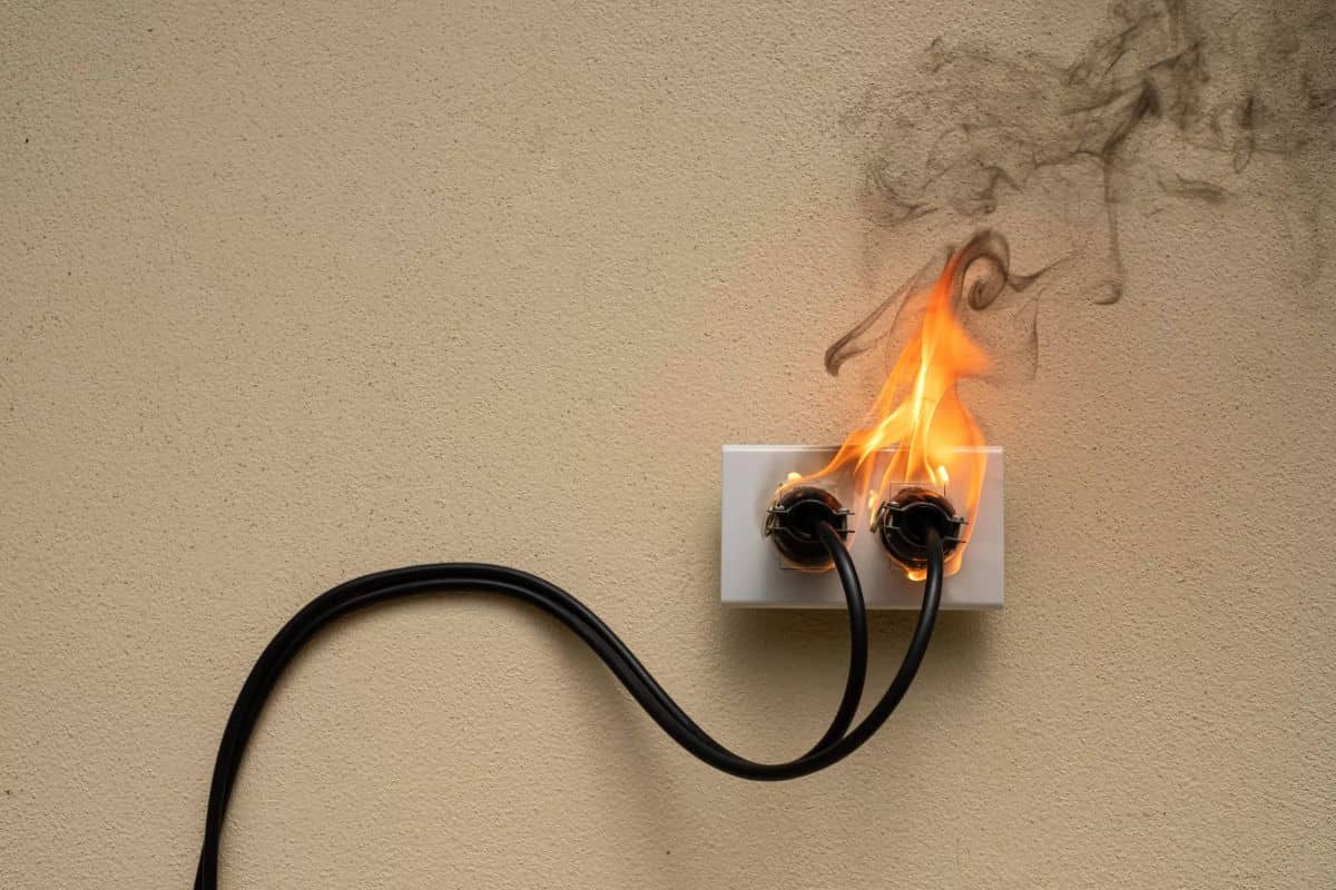 Chuvas de verão chegando! Proteja seus eletrodomésticos com essas 4 dicas