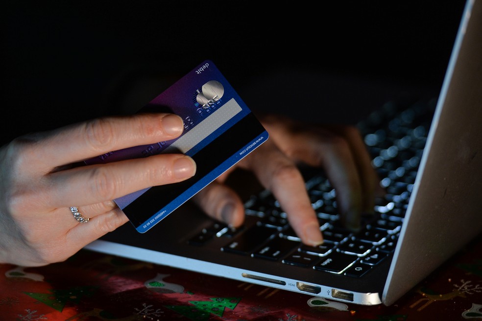 Cartões têm cashback em compras online ou em lojas físicas — Foto: Getty Images/NurPhoto