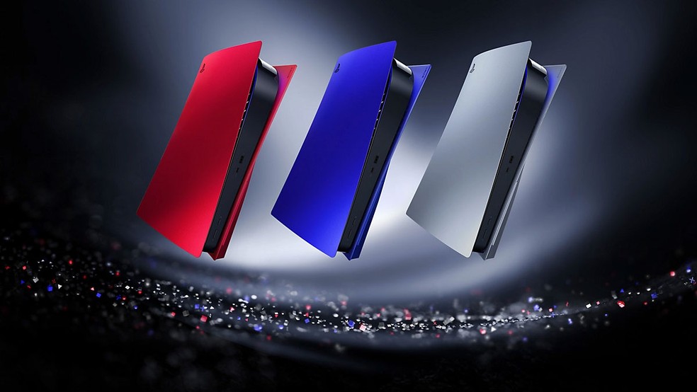 O PlayStation 5 (PS5) padrão conta com uma grande variedade de tampas coloridas enquanto o PS5 "Slim" só as receberá mais tarde — Foto: Reprodução/PlayStation
