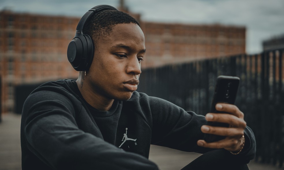 Palco MP3: conheça a plataforma que permite baixar músicas de graça na Internet — Foto: Produção/Unsplash/Ilias Chebbi