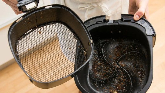 Como desengordurar air fryer? Veja 5 métodos para deixá-la como nova