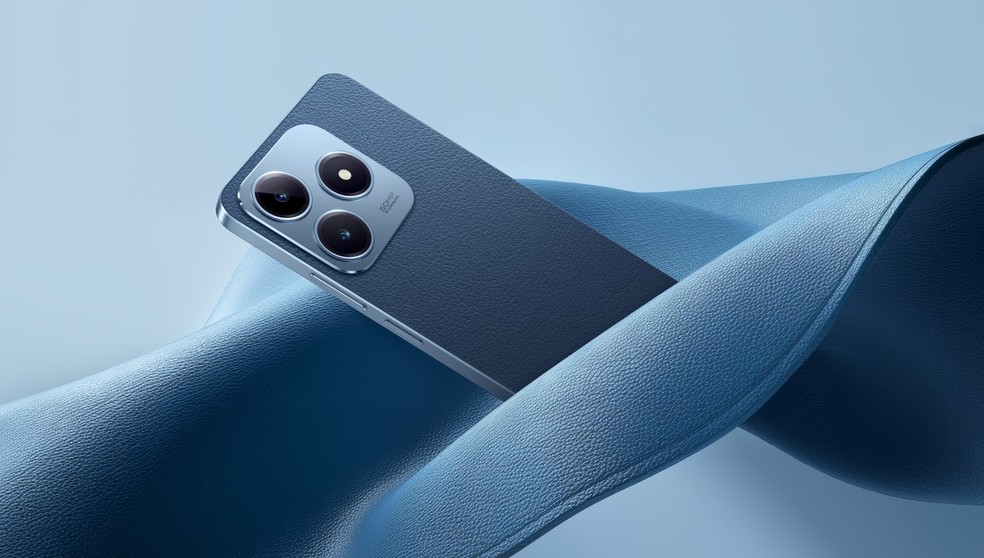 Realme C63 em couro vegano azul — Foto: Reprodução/Realme