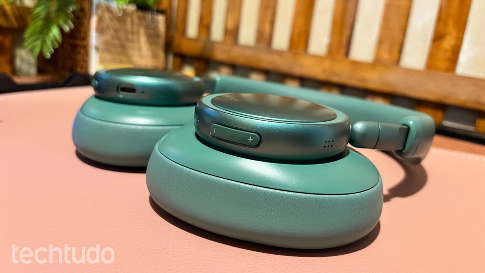 Botões discretos e design elegante encantam o novo fone da JBL — Foto: Vanessa Coelho Barbosa/TechTudo