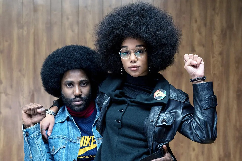 : O roteiro é baseado no livro escrito por Ron Stallworth, homem que inspirou o personagem principal. Lançado em 2014, a obra ficou em primeiro lugar na lista de best-sellers do The New York Times — Foto: Reprodução/Everett Collection