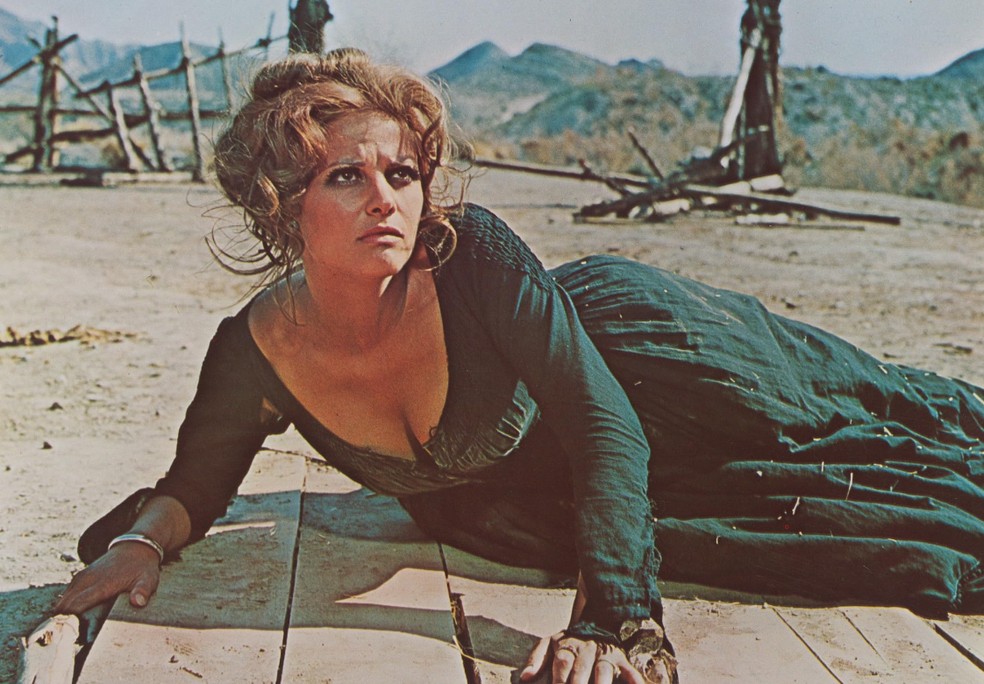 Era Uma Vez no Oeste (1968) narra a história de uma viúva que se une a dois forasteiros em busca de vingança — Foto: Divulgação/IMDb
