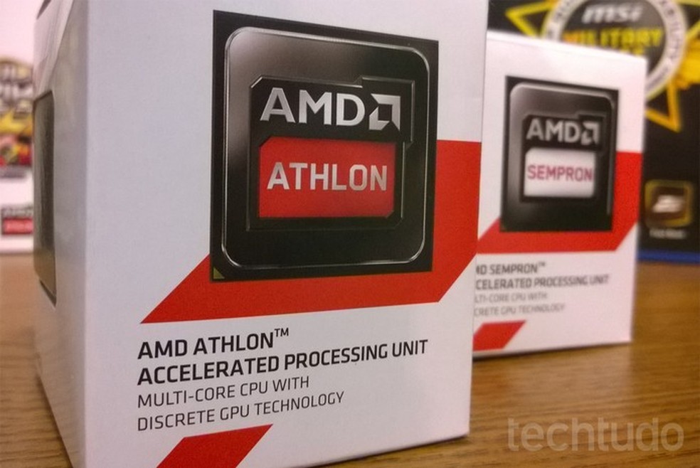 Athlon tem os mesmos núcleos do PS4 Pro (Foto: Isadora Diaz/TechTudo) — Foto: TechTudo