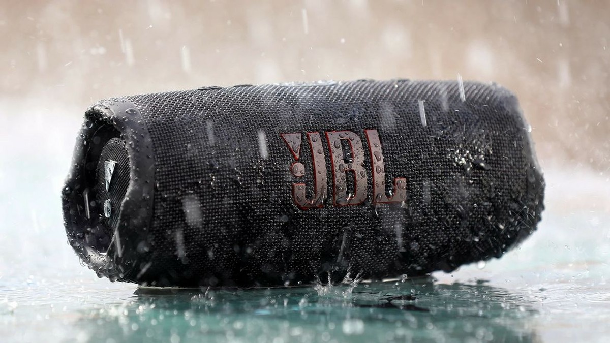 Caixa de som JBL pequena: 8 modelos para fazer a festa em qualquer lugar